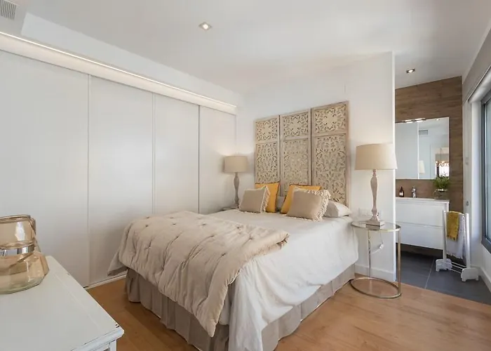 Chezmoihomes Plaza Nueva Luxury Hotel